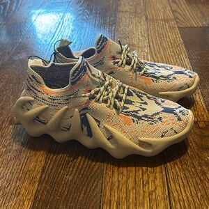 Cute pink running shoes (no laces)